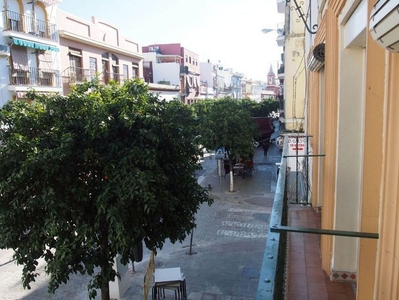 Piso en alquiler en calle Castilla de 2 habitaciones con muebles y balcón