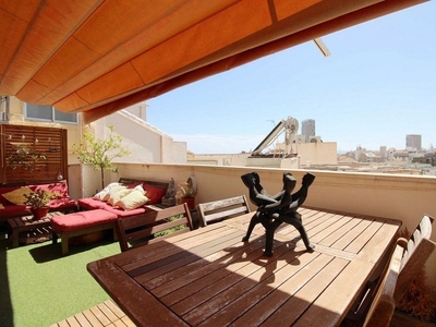 Piso en venta en Casco Antiguo - Santa Cruz de 3 habitaciones con terraza y aire acondicionado