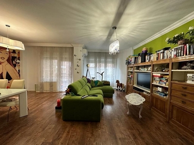 Venta de piso en Centro - Logroño de 3 habitaciones con terraza y aire acondicionado