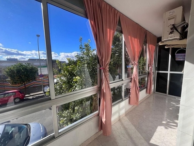 Venta de piso en Parque Alcosa - Jardines del Edén de 3 habitaciones con terraza y aire acondicionado