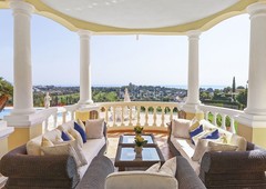 Chalet majestuosa villa con vistas al mar en El Paraíso Benahavís