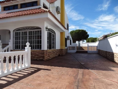 Alquiler de casa con piscina y terraza en Aljaraque