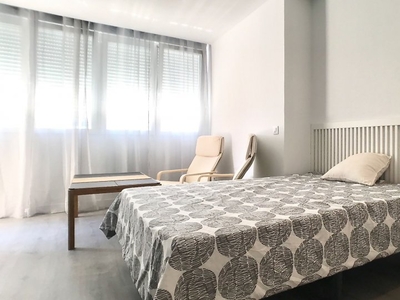 Amplia habitación en apartamento de 6 dormitorios en Tetuán, Madrid