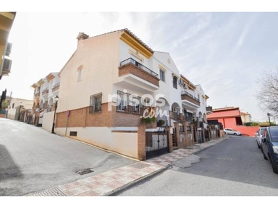 Casa adosada en venta en Calle Petunia