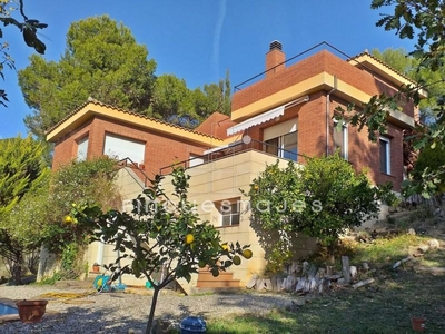 Chalet en EL BOSC, Abrera