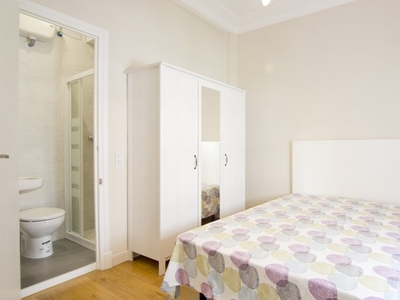 Gran habitación en apartamento de 5 dormitorios en Salamanca, Madrid