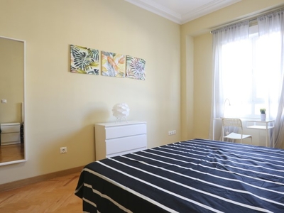 Habitación en apartamento de 5 dormitorios en Cuatro Caminos, Madrid