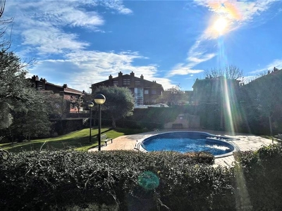 Piso de alquiler en Carrer de Clementina Arderiu, Coll Favà