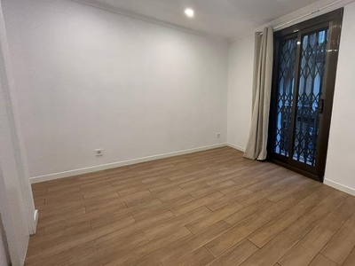 Piso en venta en Carrer de Valldonzella, El Raval