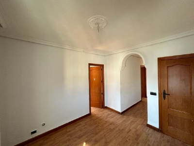 Piso en venta en Castilleja De La Cuesta de 77 m²