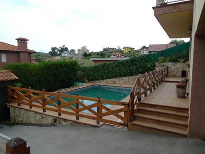 Venta de casa con piscina y terraza en Suances