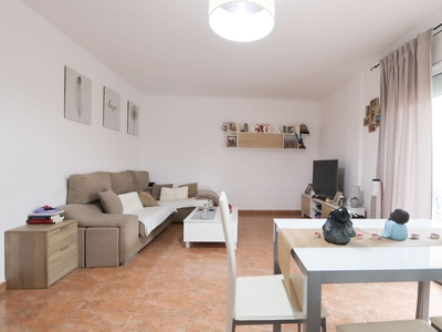 Apartamento en venta. Piso en venta con amplia terraza, Dos habitaciones y bonito salón, muy cerca del centro en Sant Pere de Ribes.
