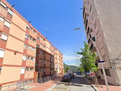 Piso de tres habitaciones Calle Pedraforca, Ciutat Meridiana, Barcelona