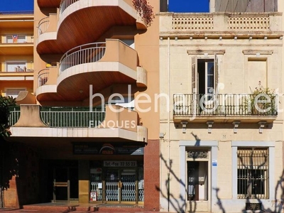 Casa adosada en venta en Guixols, 25, Centre