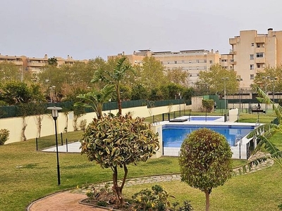 Alquiler de ático en calle Esquilo de 3 habitaciones con terraza y piscina