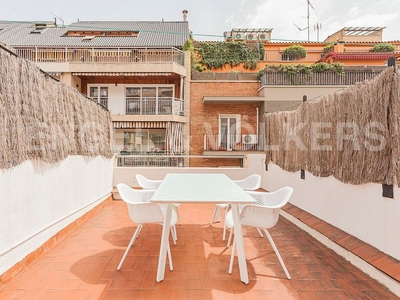 Alquiler de ático en El Putxet i el Farró de 1 habitación con terraza y muebles