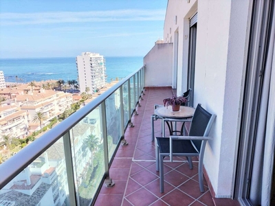 Alquiler de ático en Torrequebrada de 2 habitaciones con terraza y piscina