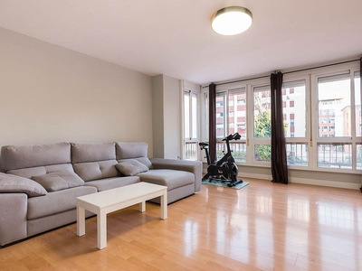 Alquiler de piso en Centro - Murcia de 2 habitaciones con garaje y muebles