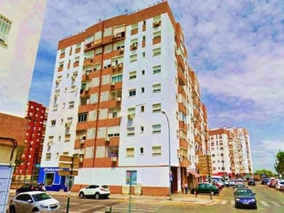 Alquiler de piso en Montequinto de 3 habitaciones con terraza y piscina
