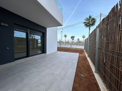 Alquiler de piso en Montequinto de 3 habitaciones con terraza y piscina