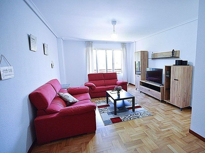 Alquiler de piso en Universidad - Los Lirios de 4 habitaciones con terraza y muebles