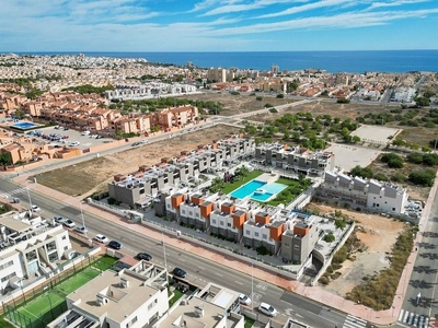 Ático en venta en Nueva Torrevieja - Aguas Nuevas de 2 habitaciones con terraza y piscina