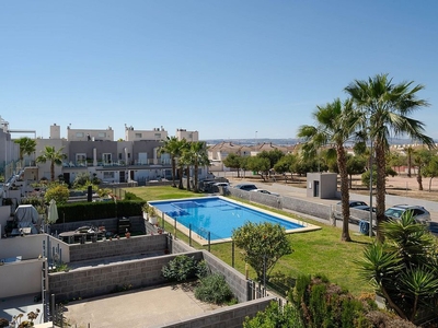 Ático en venta en Nueva Torrevieja - Aguas Nuevas de 2 habitaciones con terraza y piscina