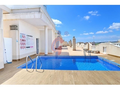 ¡Bonito apartamento con piscina comunitaria ubicado en Formentera del Segura!