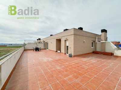 Dúplex en venta en Alcarràs de 3 habitaciones con terraza y piscina