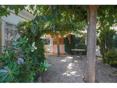 Estupenda CASA en ALQUILER, de una sola planta y en el centro de Premia de Mar