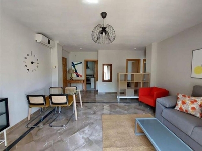 Piso en alquiler en Centro - Sagrario de 3 habitaciones con muebles y balcón