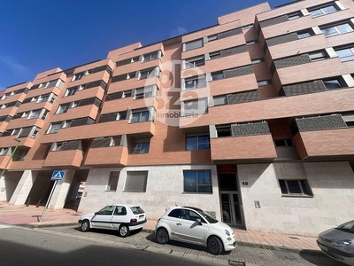 Piso en alquiler en Fuentecillas - Universidades de 3 habitaciones con terraza y garaje