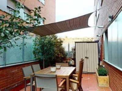 Piso en alquiler en Provençals del Poblenou de 4 habitaciones con terraza y muebles