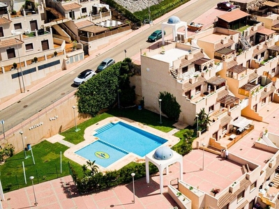 Piso en venta en Águilas ciudad de 2 habitaciones con terraza y piscina