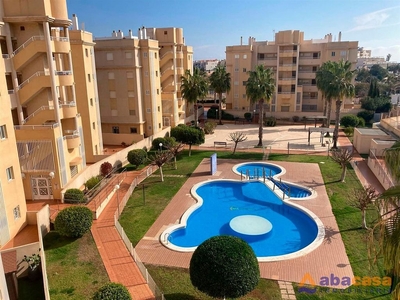 Piso en venta en calle Acacias de 3 habitaciones con terraza y piscina