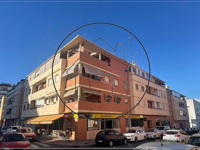 Piso en venta en calle Antonio Machado de 3 habitaciones con terraza y piscina