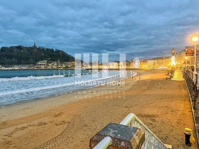 Piso en venta en Centro - San Sebastián-Donostia de 4 habitaciones con balcón y aire acondicionado