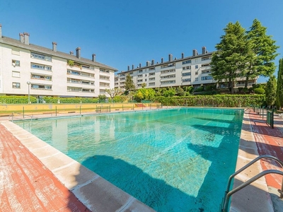 Piso en venta en Jardín de los Reyes - Parque Real de 4 habitaciones con terraza y piscina