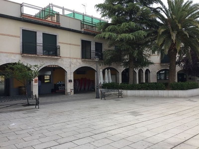 Piso en venta en plaza De Cervantes de 2 habitaciones con piscina y garaje
