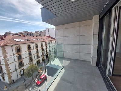 Piso en venta en plaza Mariano Granados de 3 habitaciones con terraza y garaje