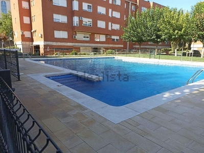 Piso en venta en Universidad de 3 habitaciones con terraza y piscina