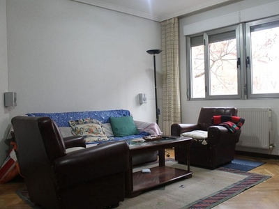 Piso en venta en Zurguén de 3 habitaciones con garaje y balcón