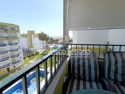 Venta de piso en avenida De Extremadura de 3 habitaciones con terraza y piscina