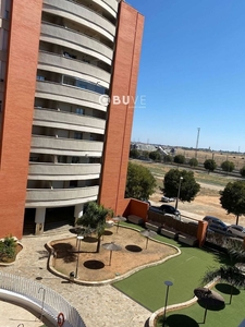 Venta de piso en Bellavista de 3 habitaciones con terraza y piscina