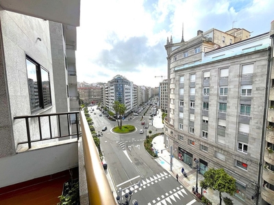 Venta de piso en calle De García Barbón de 2 habitaciones con terraza y garaje