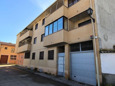 Venta de piso en calle Espada de 2 habitaciones con terraza y garaje