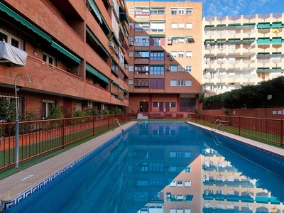 Venta de piso en calle Nuestra Señora de la Salud de 3 habitaciones con terraza y piscina
