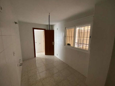 Venta de piso nuevo en calle Miguel Arruda de 4 habitaciones con ascensor
