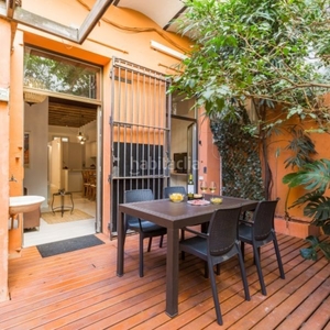 Alquiler apartamento moderno y espacioso apartamento con balcón y terraza en Barcelona