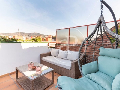 Alquiler ático dúplex en alquiler con terraza en johann sebastian bach en Barcelona